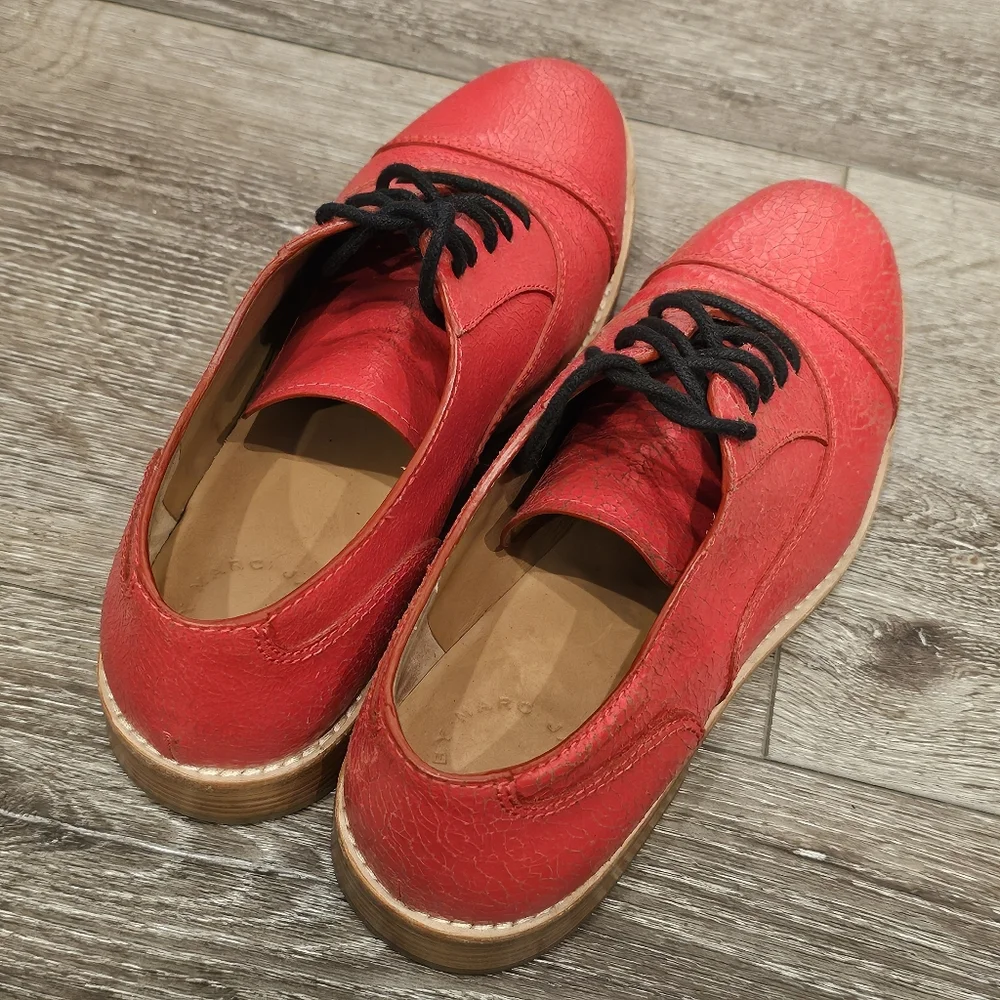 MARC JACOBS Crackled Red Leather Oxfords Sz 38.5 shoes